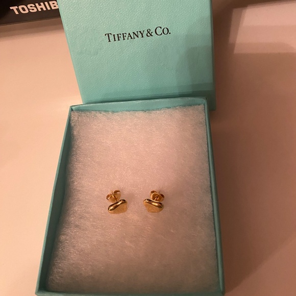 TIFFANY & CO ELSA PERETTI EARRINGS 18KT YG FULL HEART STUDS - Picture 7 of 10